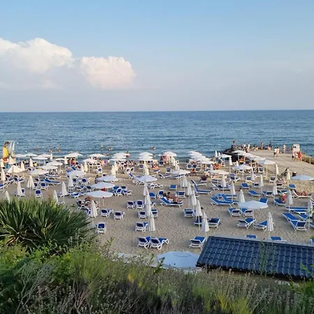 Balcony Bliss: The Black Sea Pearl Apartman *