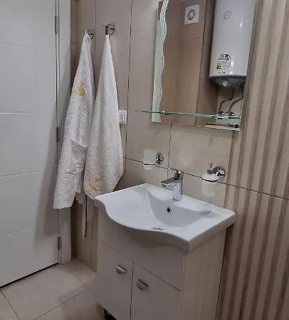 Balcony Bliss: The Black Sea Pearl アパート