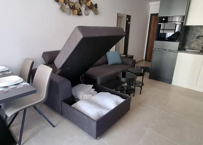 Balcony Bliss: The Black Sea Pearl 아파트